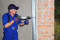 Exclusive Garage Door Repair Service Milwaukee, WI 262-476-0601 - installation-side