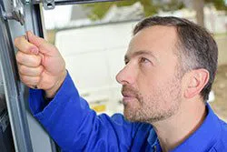 Exclusive Garage Door Repair Service Milwaukee, WI 262-476-0601 - maintenance-side